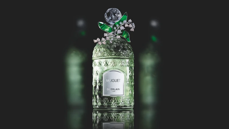 嬌蘭2022春日饗宴鈴蘭淡香水碧卉鑽飾蜂印瓶主視覺。