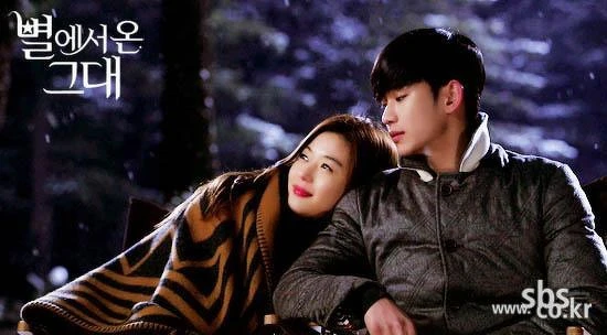 《來自星星的你》全智賢(左)、金秀賢(右)