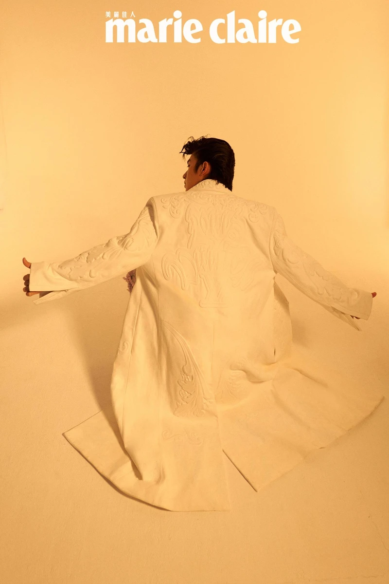 白色皮革大衣,Louis Vuitton。 白色皮革大衣,Louis Vuitton。