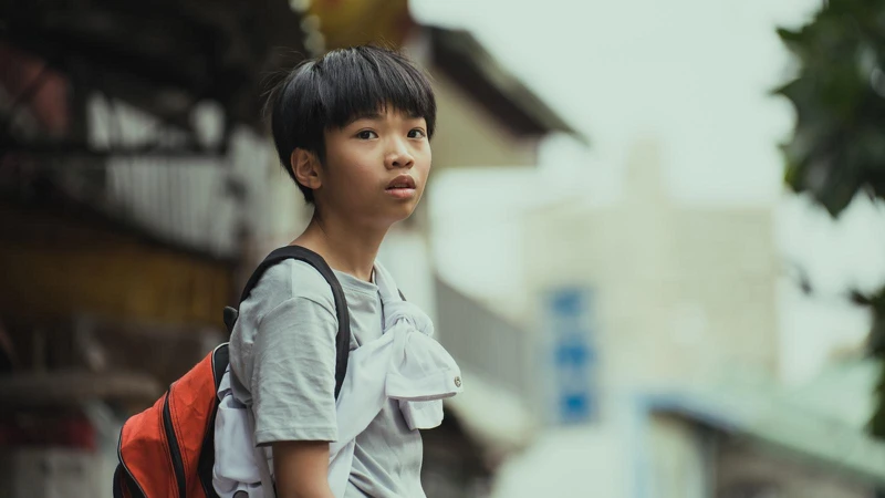 《做工的人 電影版》片中彭政閔手中接到的棒球就是小童星楊學湧投的。