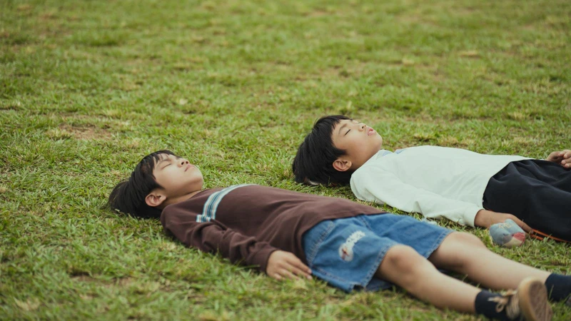 《做工的人》兩位小童星唐浩哲、楊學湧純真本色演出，受到許多觀眾稱讚。