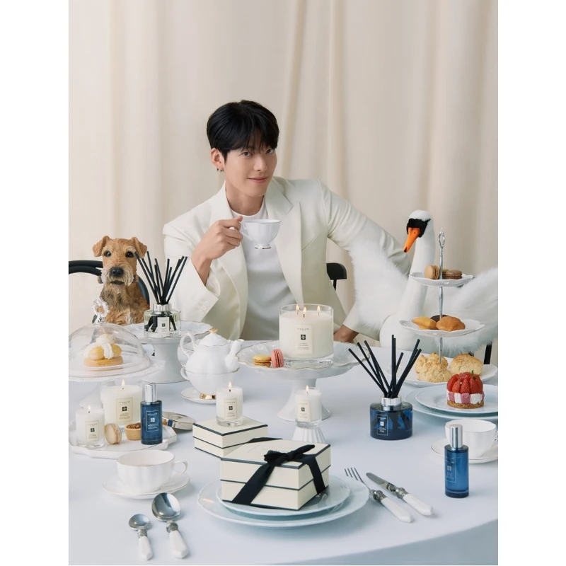 Jo Malone London亞太區品牌大使金宇彬和他朋友們的香氛奇幻午茶會才正要開始，準備好一同參與了嗎？