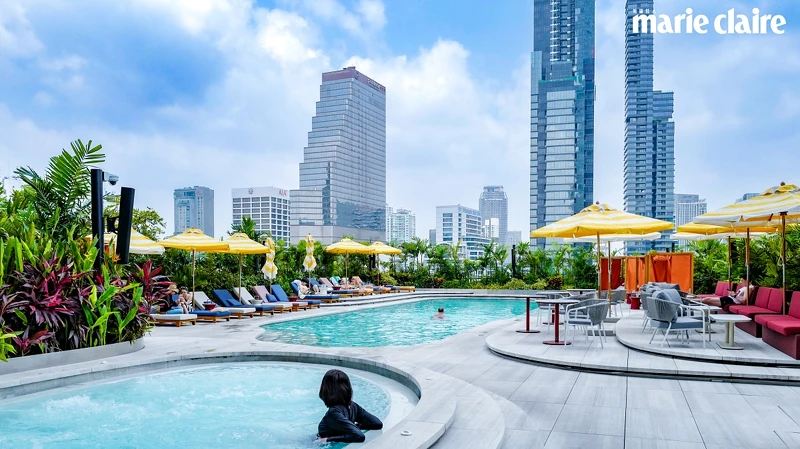 6樓的戶外露天泳池