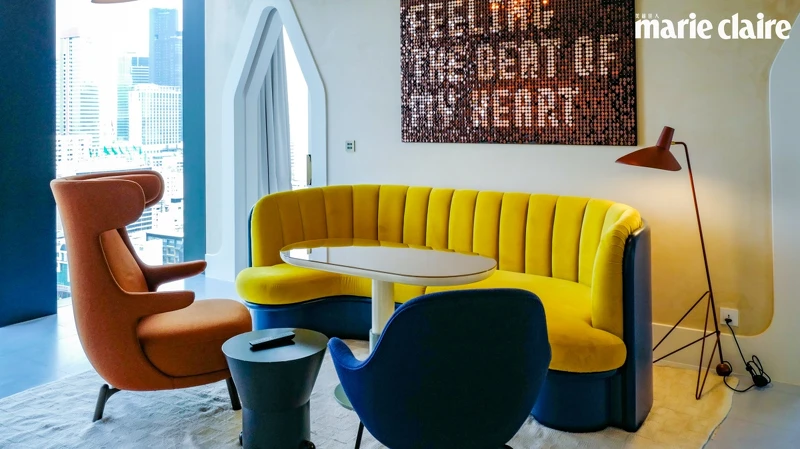 The Standard, Bangkok Mahanakhon套房客廳