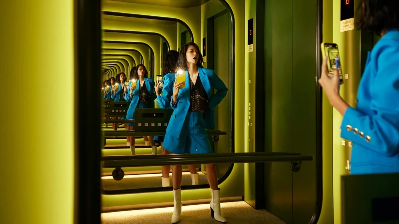 The Standard, Bangkok Mahanakhon電梯充滿科幻風格！