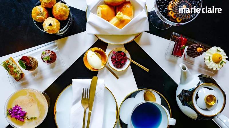 Tease下午茶套餐，藍色飲品是由蝶豆花製成