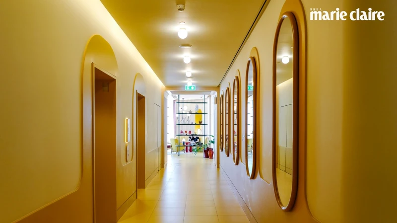 4樓通往接待大廳的走廊，相當現代時髦