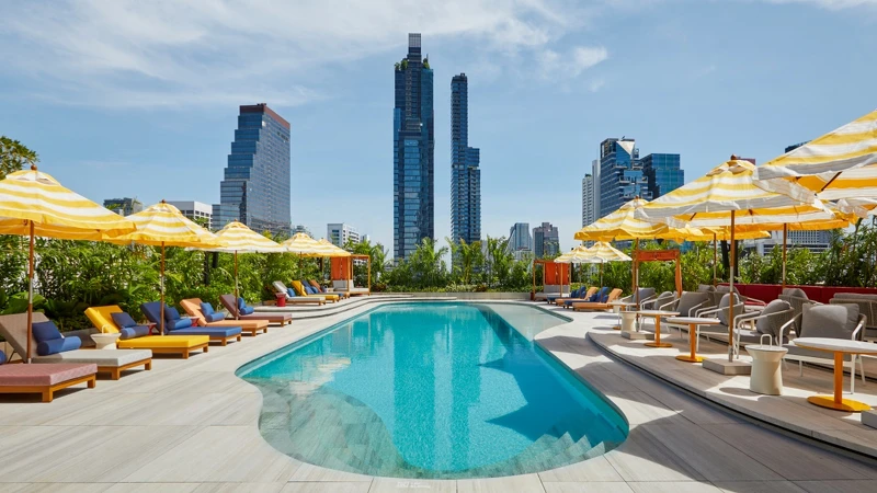 6樓的戶外露天泳池