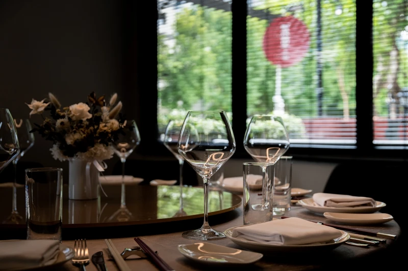 汲取私廚模式中隱密性高、限定人數的優點。