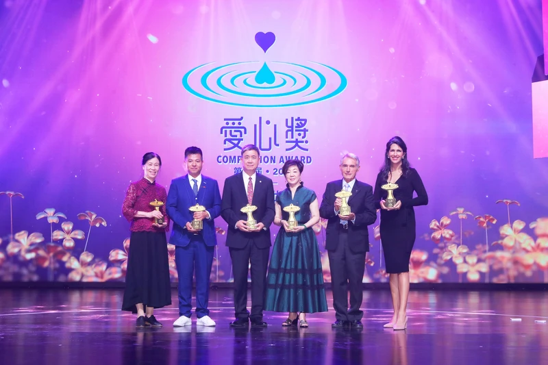 疫情前,6位得獎者同台拍合照。 疫情前,6位得獎者同台拍合照。