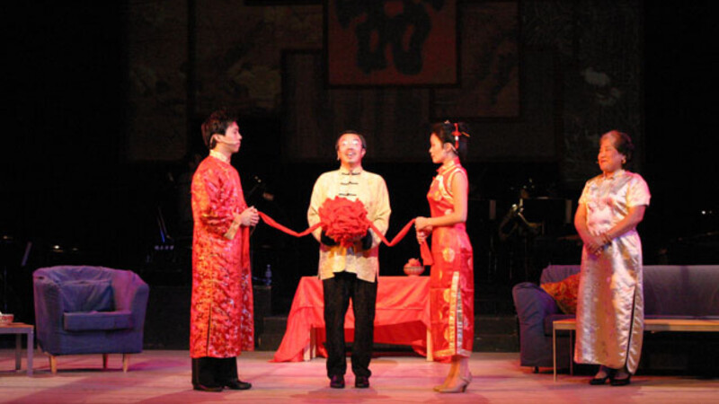 《囍宴》音樂劇改編自李安經典電影,劇情以中西的婚姻文化,反映了各自的文化特徵。 《囍宴》音樂劇改編自李安經典電影,劇情以中西的婚姻文化,反映了各自的文化特徵。