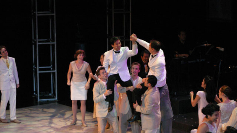 《囍宴》音樂劇是美國音樂劇史上少數以華人題材+百老匯國際團隊創作的作品。 《囍宴》音樂劇是美國音樂劇史上少數以華人題材+百老匯國際團隊創作的作品。