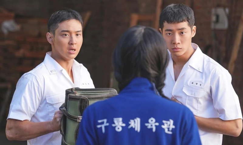 《綠洲》張東潤(左)和秋英宇是兒時玩伴,也是宿命般的對手 《綠洲》張東潤(左)和秋英宇是兒時玩伴,也是宿命般的對手