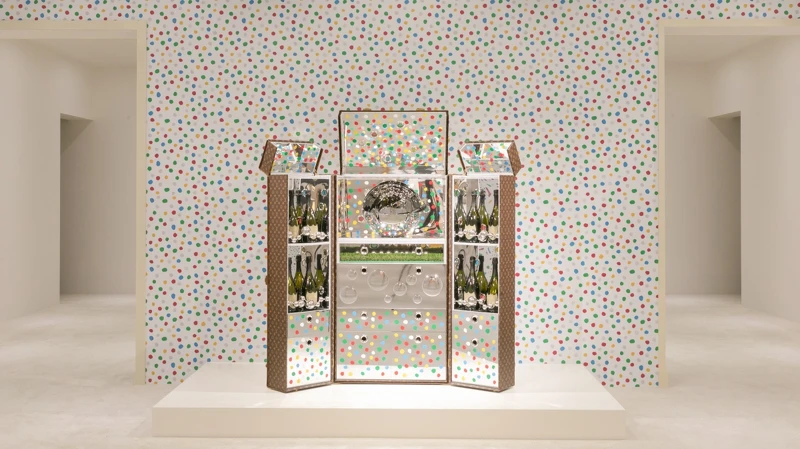 搶眼的 Infinity Party Trunk 派對硬箱。