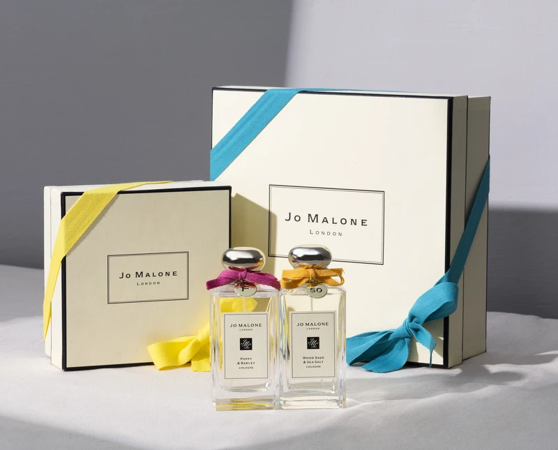 Jo Malone London 溫柔和的奶油色禮盒與客製化的包裝服務，每每都讓收到禮物的對象感受到最溫暖有質感的氛圍