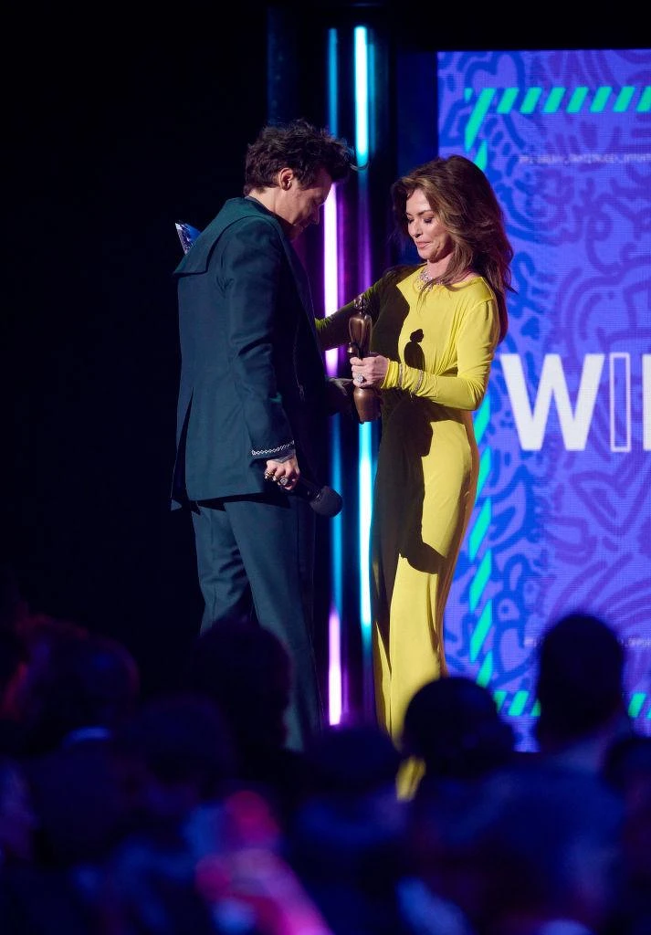 右:Shania Twain 右:Shania Twain