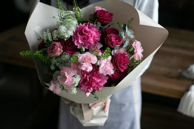 康乃馨花束,早鳥優惠價NTD599元。 康乃馨花束,早鳥優惠價NTD599元。