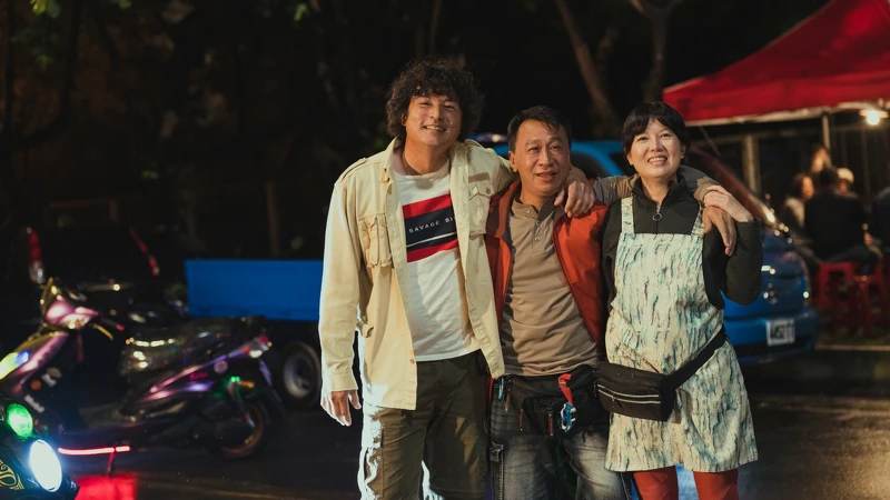 李銘順、游安順、苗可麗等演員在《做工的人 電影版》實際參與鐵皮屋搭建過程，被導演要求演員們需自然地融入其中，一起把新鐵皮屋的蓋好。