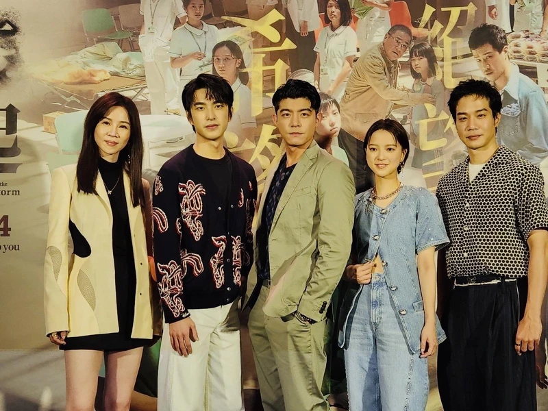 《疫起》主要演員左起謝盈萱、曾敬驊、王柏傑、項婕如、薛仕凌