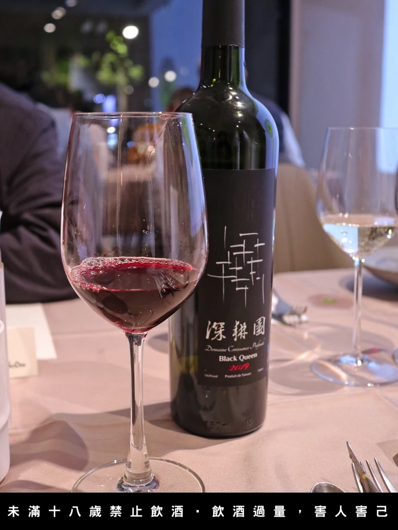 深耕園2020年「黑后紅葡萄酒」。 深耕園2020年「黑后紅葡萄酒」。