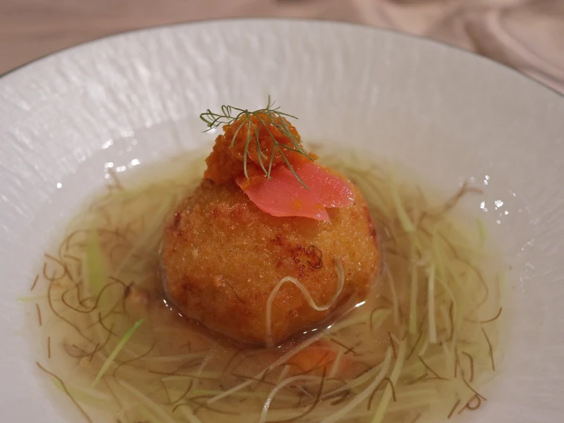 「白蘆筍蟳羹」。 「白蘆筍蟳羹」。