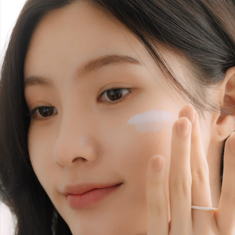 后拱辰享輕盈修護防曬凝乳質地示意。 后拱辰享輕盈修護防曬凝乳質地示意。