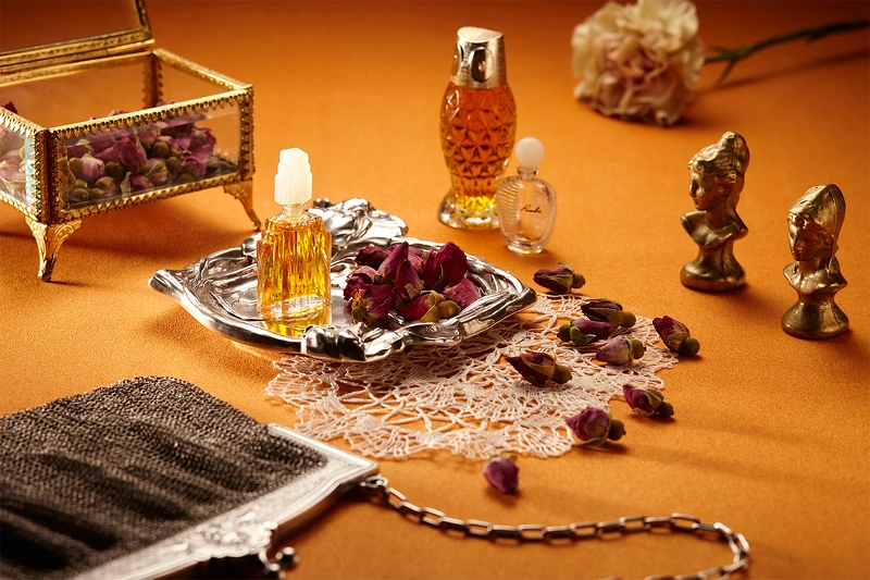 誠品行旅母親節攜手誠品生活松菸店質感香氛品牌「乓乓五斗櫃」,5/14當日午間時段於In Between用餐的母親即可體驗現場手作調香活動。 誠品行旅母親節攜手誠品生活松菸店質感香氛品牌「乓乓五斗櫃」,5/14當日午間時段於In Between用餐的母親即可體驗現場手作調香活動。