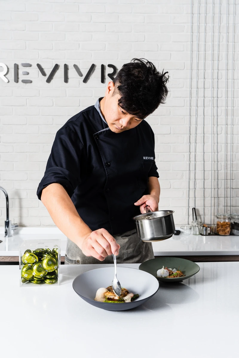 台中 Revivre 品法餐廳主廚黃淳彥。 台中 Revivre 品法餐廳主廚黃淳彥。