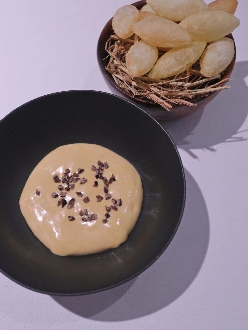 蟬蛹狀的酥炸馬鈴薯球。 蟬蛹狀的酥炸馬鈴薯球。