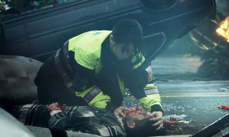 宋芸樺分享自己和曾敬驊在拍攝CPR戲碼時,兩人沒說好,卻在拍攝現場的廁所遇上,為吻戲各自都謹慎刷了牙。 宋芸樺分享自己和曾敬驊在拍攝CPR戲碼時,兩人沒說好,卻在拍攝現場的廁所遇上,為吻戲各自都謹慎刷了牙。