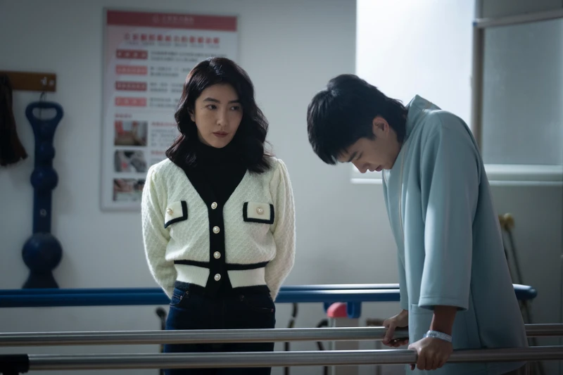 曾敬驊劇中車禍甦醒後在醫院復健時楊謹華為捍衛居住權大喊「以後我們想死就死,不用看別人臉色」,讓隔壁復健師尷尬表示「不要在醫院提那個字」 曾敬驊劇中車禍甦醒後在醫院復健時楊謹華為捍衛居住權大喊「以後我們想死就死,不用看別人臉色」,讓隔壁復健師尷尬表示「不要在醫院提那個字」