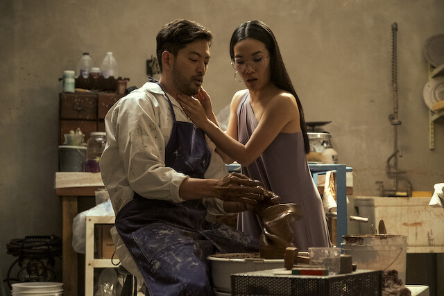 愛美擔心自己內藏的一切被看見,會像喬治手中的陶藝品瞬間扭曲 愛美擔心自己內藏的一切被看見,會像喬治手中的陶藝品瞬間扭曲