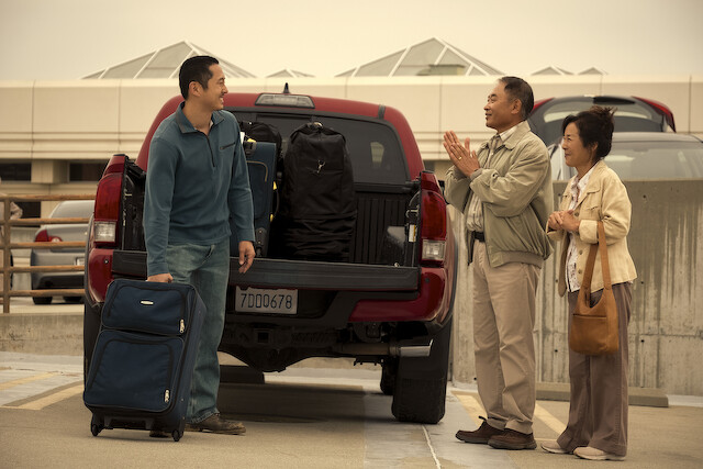 丹尼父母生意失敗後回韓國工作,丹尼不願放棄父母的美國夢,拼命賺錢蓋房接他們回來 丹尼父母生意失敗後回韓國工作,丹尼不願放棄父母的美國夢,拼命賺錢蓋房接他們回來