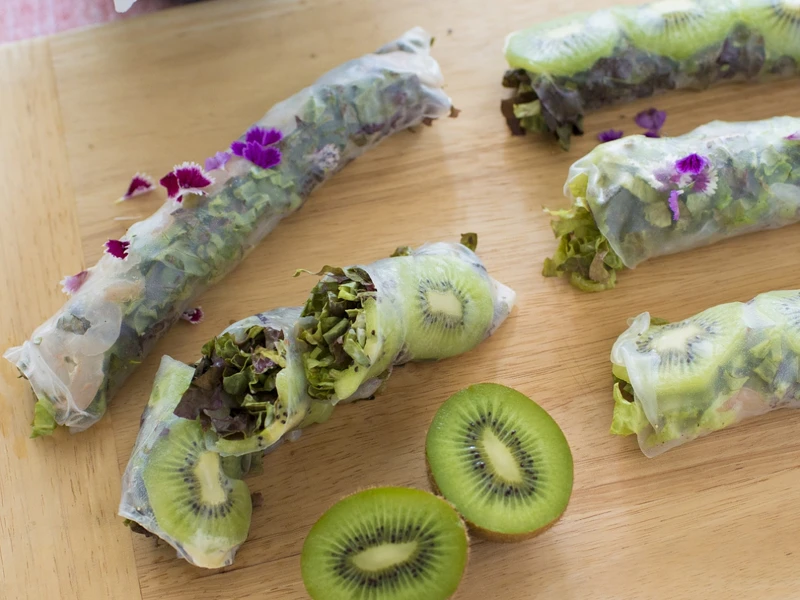 奇異果鮮蝦越南春捲。 奇異果鮮蝦越南春捲。
