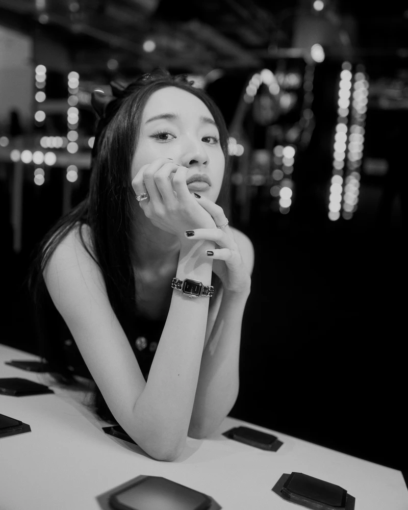 穿戴香奈兒2023春夏高級時裝系列、Première腕錶-原創款、Coco Crush戒指、CHANEL彩妝(All By Chanel)