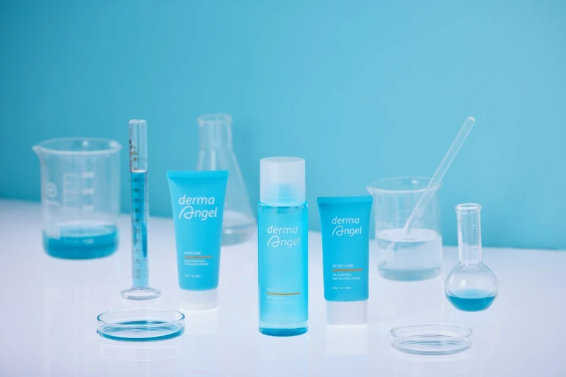 DermaAngel護妍天使煥顏淨痘系列主視覺圖。 DermaAngel護妍天使煥顏淨痘系列主視覺圖。