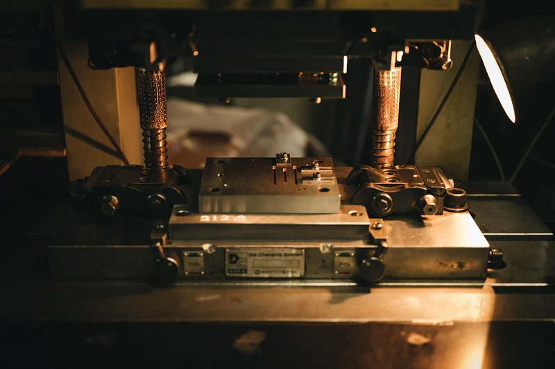 竹內錺金具精密準確的衝壓機具半量產製程 竹內錺金具精密準確的衝壓機具半量產製程