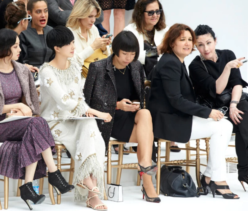 台灣女演員桂綸鎂穿著香奈兒Métiers d’Art巴黎-達拉斯工坊系列洋裝出席秀場 台灣女演員桂綸鎂穿著香奈兒Métiers d’Art巴黎-達拉斯工坊系列洋裝出席秀場