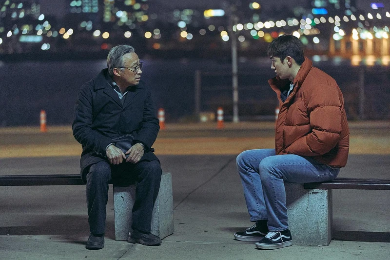 《厄憶追兇》李星民(左)與南赫柱(右)共演，南赫柱說私下還有去李星民家吃飯，是照顧晚輩的好前輩。