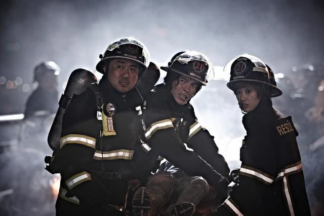 《愛情OK蹦》馬東石(左)飾演消防隊隊長 《愛情OK蹦》馬東石(左)飾演消防隊隊長