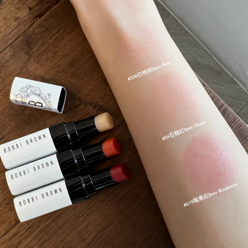 Bobbi Brown晶鑽極嫩潤色護唇膏主打色手部試色。