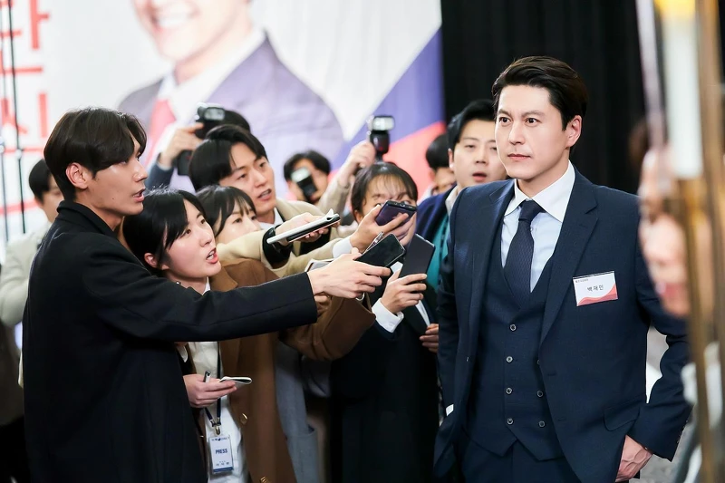 《造后者》白宰民(右)在婚外情爆發之後,開始自亂陣腳 《造后者》白宰民(右)在婚外情爆發之後,開始自亂陣腳