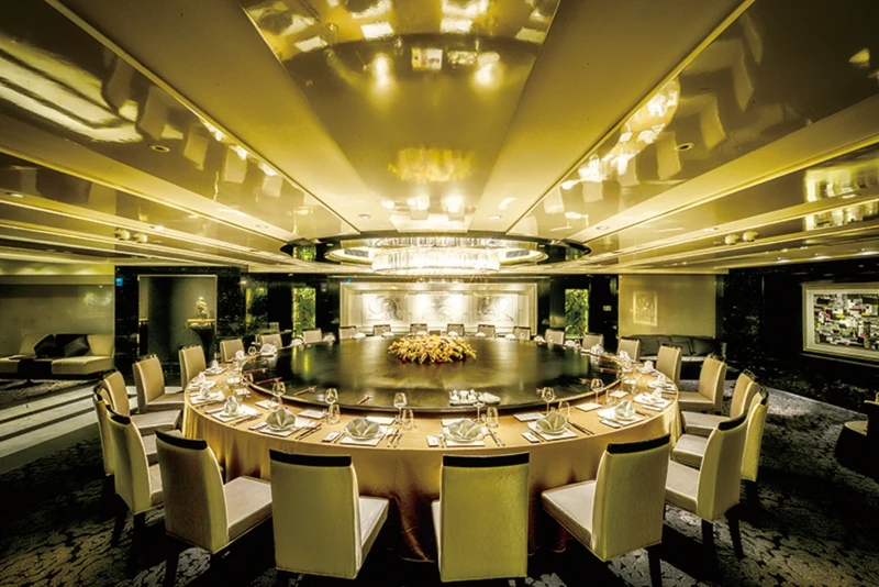 海峽會以全預約制、低調而精緻的餐飲服務而聞名。