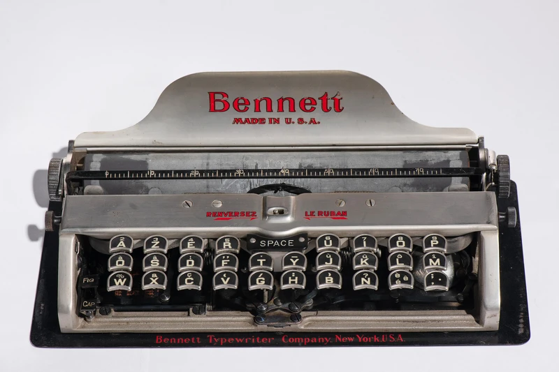 奇美博物館產業類典藏〈班奈特打字機〉，美國，1912年。