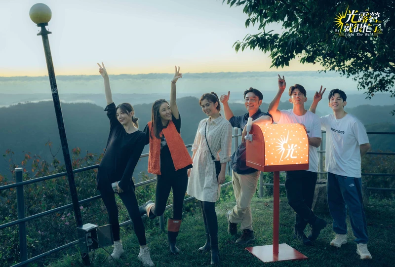 左起：郭雪芙、林心如、任容萱、李李仁、修杰楷、林柏宏參與《光露營就很忙了》。
