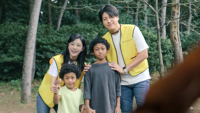 《造后者》韓以瑟(左後)是白宰民(右後)基金會的隨行秘書,卻被強暴無處可求告 《造后者》韓以瑟(左後)是白宰民(右後)基金會的隨行秘書,卻被強暴無處可求告