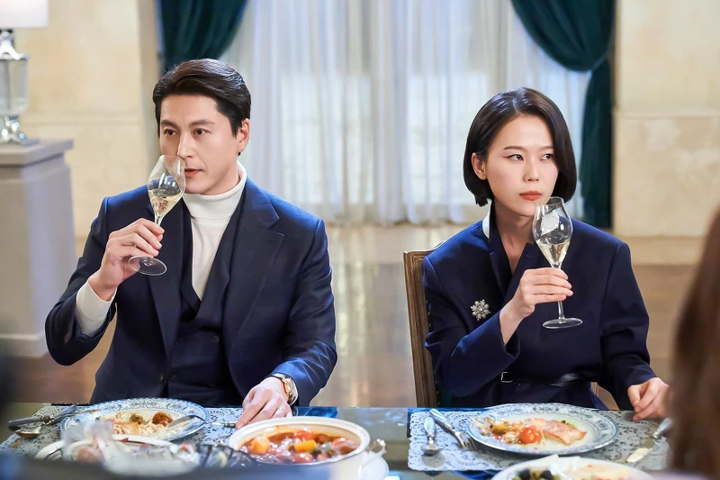 《造后者》貌合神離的夫妻白宰民(左)與殷彩領(右) 《造后者》貌合神離的夫妻白宰民(左)與殷彩領(右)