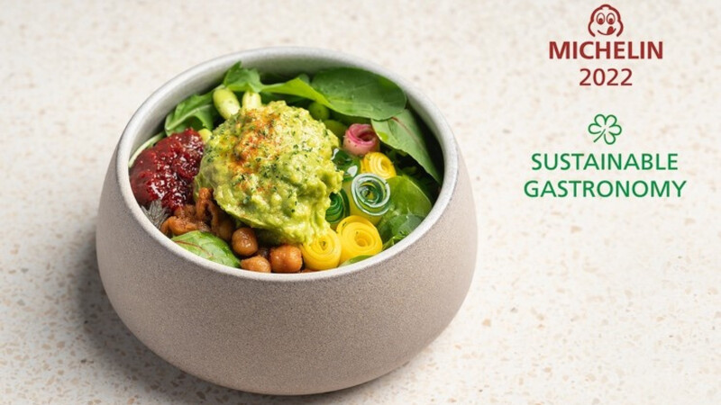 小小樹食於2022年獲必比登推介與米其林綠星雙殊榮。 小小樹食於2022年獲必比登推介與米其林綠星雙殊榮。