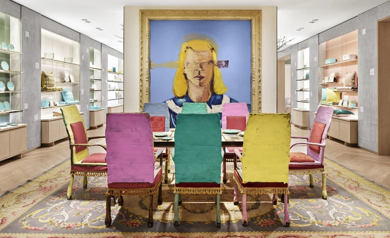 6樓的家飾系列展示空間中飾有金球獎最佳導演Julian Schnabel所創作的油畫。 6樓的家飾系列展示空間中飾有金球獎最佳導演Julian Schnabel所創作的油畫。