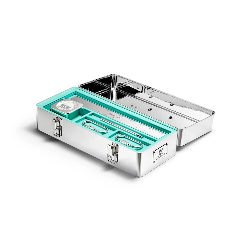 Tiffany & Co.與Daniel Arsham共同聯手創作的純銀工具箱 Tiffany & Co.與Daniel Arsham共同聯手創作的純銀工具箱